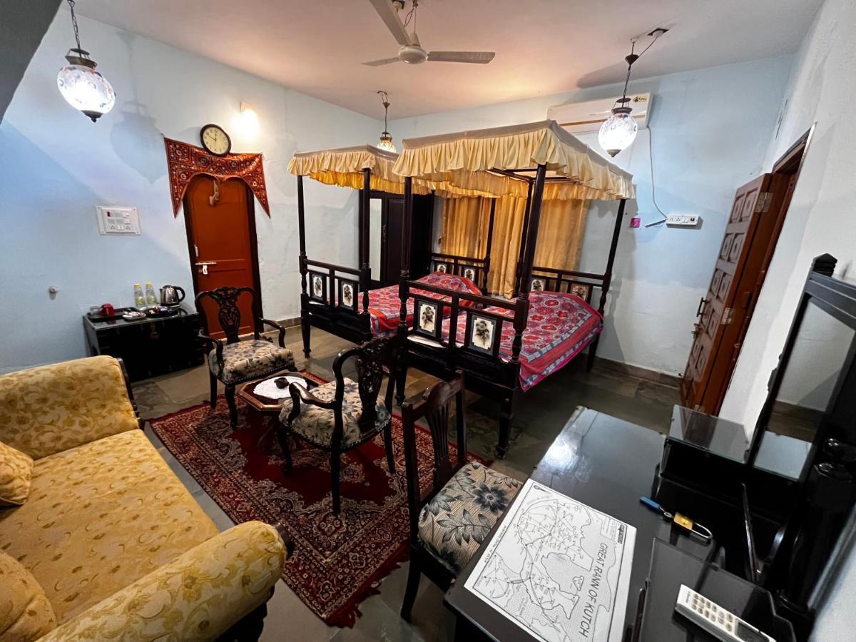 Sharad Baug Homestay Бхудж Экстерьер фото